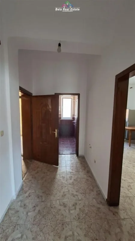 Tirane, jepet me qera Vile 1+1+Ballkon Kati 3, 90 m² 515 € (21 dhjetori)