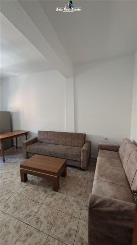 Tirane, jepet me qera Vile 1+1+Ballkon Kati 3, 90 m² 515 € (21 dhjetori)