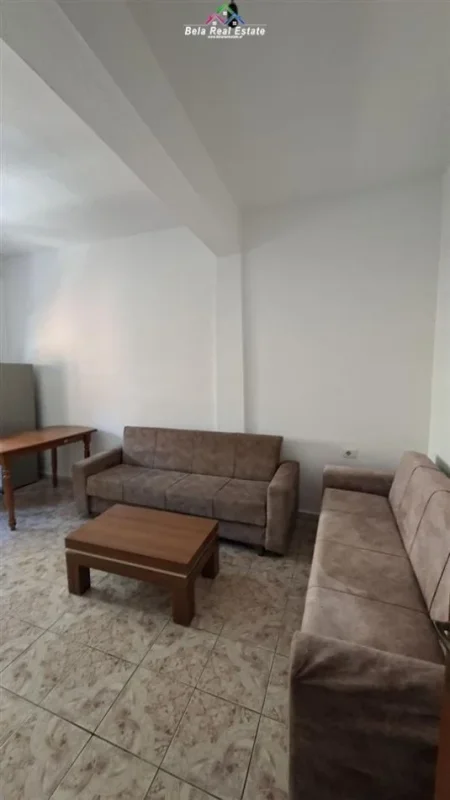 Tirane, jepet me qera Vile 1+1+Ballkon Kati 3, 90 m² 515 € (21 dhjetori)