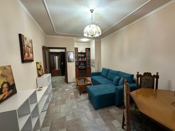 Tirane, jepet me qera apartament 1+1 Kati 3, 500 € 