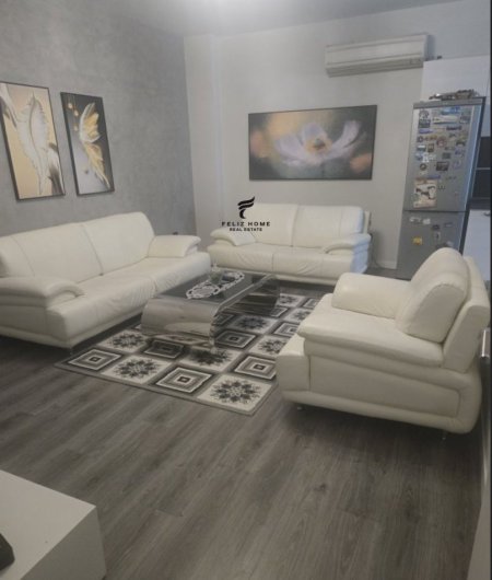 Tirane, jepet me qera apartament 2+1 Kati 5, 93 m² 500 € (YZBERISHT)