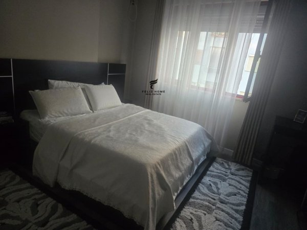 Tirane, jepet me qera apartament 2+1 Kati 5, 93 m² 500 € (YZBERISHT)