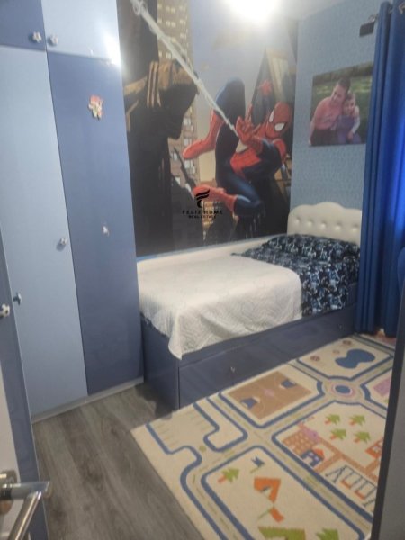 Tirane, jepet me qera apartament 2+1 Kati 5, 93 m² 500 € (YZBERISHT)