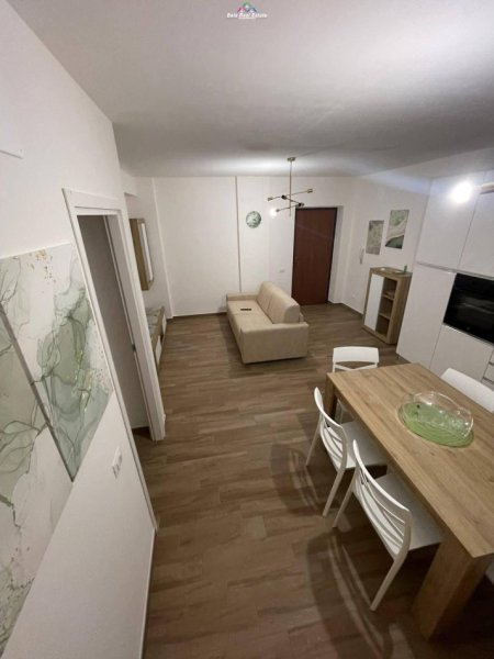 Tirane, jepet me qera apartament 2+1 Kati 2, 110 m² 1.100 € (liqeni i thate)