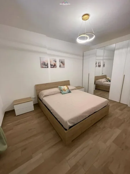Tirane, jepet me qera apartament 2+1 Kati 2, 110 m² 1.100 € (liqeni i thate)