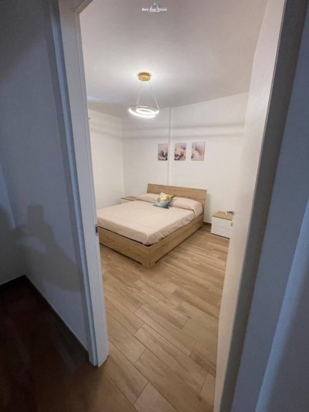 Tirane, jepet me qera apartament 2+1 Kati 2, 110 m² 1.100 € (liqeni i thate)