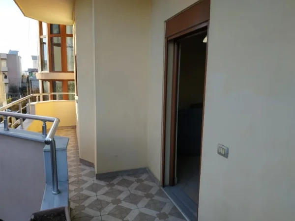 Tirane, jepet me qera Vile 3 Katshe , 725 m² 3.200 € (Selite (VR005))