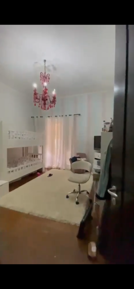 Tirane, jepet me qera apartament 2+1 Kati 4, 300 m² 1.000 € (Rruga e Dibres)