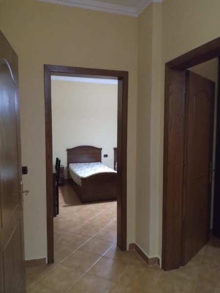 Tirane, jepet me qera apartament 2+1 Kati 2, 100 m² 401 € (rruga ethem haxhi beu)