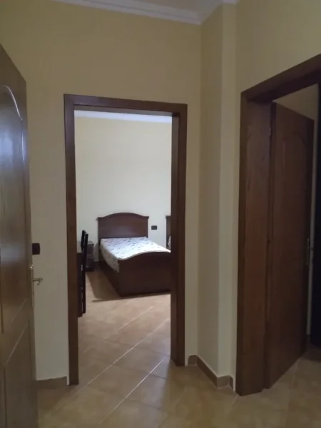 Tirane, jepet me qera apartament 2+1 Kati 2, 100 m² 401 € (rruga ethem haxhi beu)