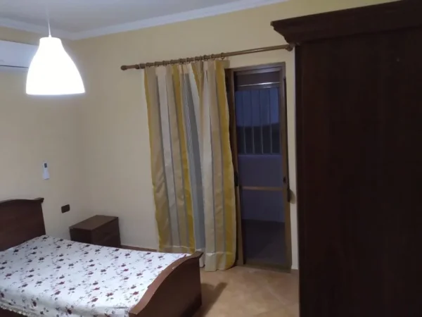 Tirane, jepet me qera apartament 2+1 Kati 2, 100 m² 401 € (rruga ethem haxhi beu)