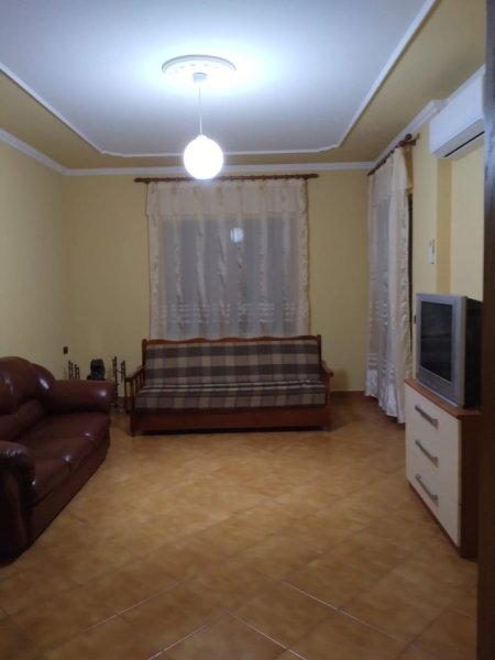 Tirane, jepet me qera apartament 2+1 Kati 2, 100 m² 401 € (rruga ethem haxhi beu)