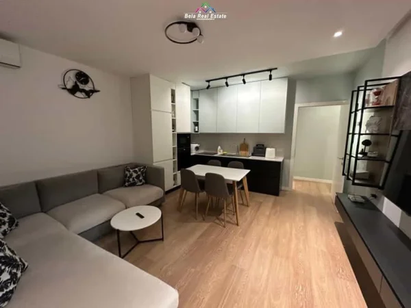 Tirane, jepet me qera apartament 1+1+Ballkon Kati 6, 60 m² 600 € (5 maji)