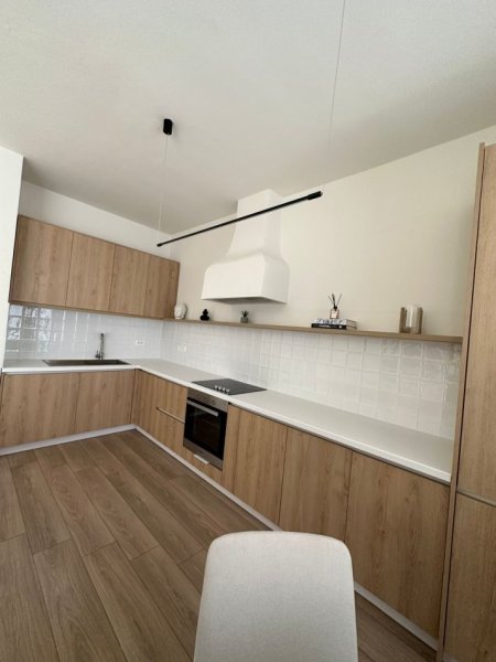 Tirane, jepet me qera apartament 2+1+Ballkon Kati 3, 95 m² 1.100 € (Pavaroti, Kopshti Zoologjik)