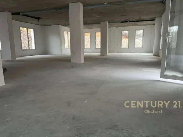 Tirane, jepet me qera ambjent biznesi Kati 0, 300 m² 3.500 € (Kodra e Diellit)
