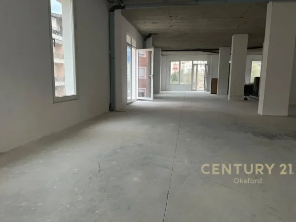 Tirane, jepet me qera ambjent biznesi Kati 0, 300 m² 3.500 € (Kodra e Diellit)