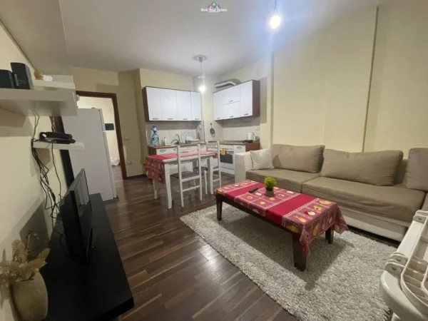 Tirane, jepet me qera apartament 1+1+Ballkon Kati 3, 70 m² 45.000 leke (hamdi sina)