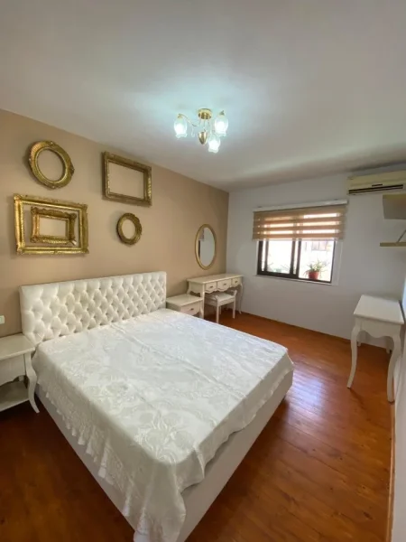 Tirane, jepet me qera apartament 2+1+Ballkon Kati 4, 110 m² 700 € (rruga e kosovarve)