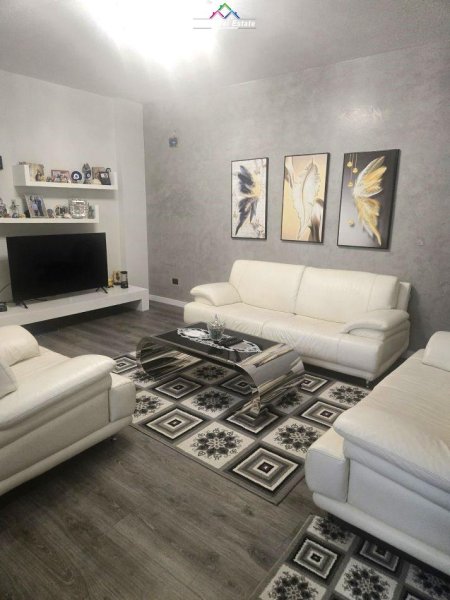 Tirane, jepet me qera apartament 2+1 Kati 5, 95 m² 500 € (misto mame)