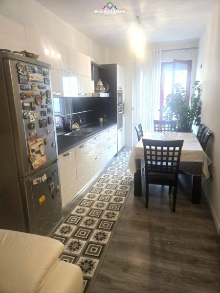 Tirane, jepet me qera apartament 2+1 Kati 5, 95 m² 500 € (misto mame)