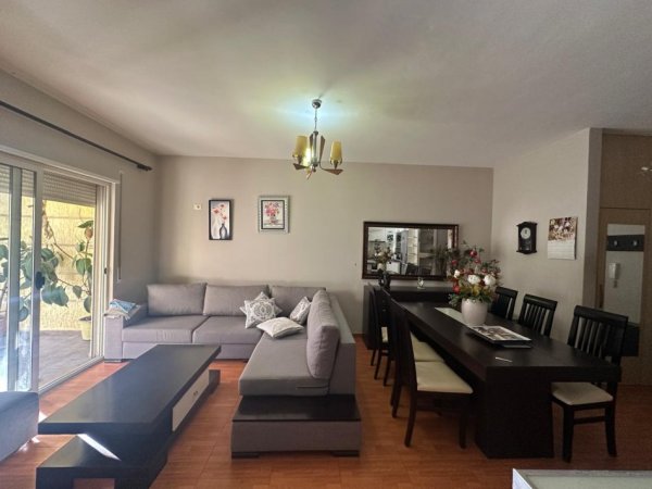 Tirane, jepet me qera apartament 2+1 Kati 2, 107 m² 500 € (Fresk)