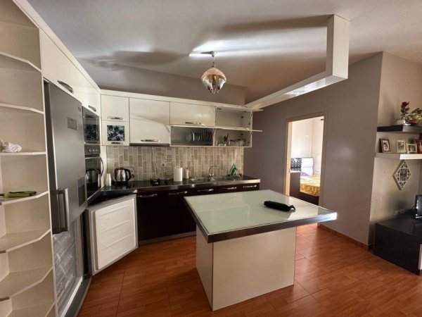 Tirane, jepet me qera apartament 2+1 Kati 2, 107 m² 500 € (Fresk)