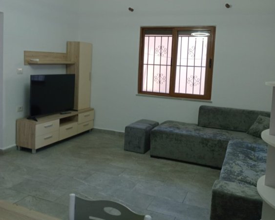 Tirane, jepet me qera apartament 2+1+Ballkon Kati 2, 100 m² 500 € (Rrhga Foto Xhavella, Astir, prane Santana Lounge)