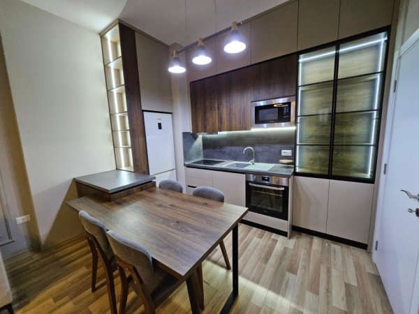 Tirane, jepet me qera apartament 1+1+Ballkon Kati 4, 700 € 