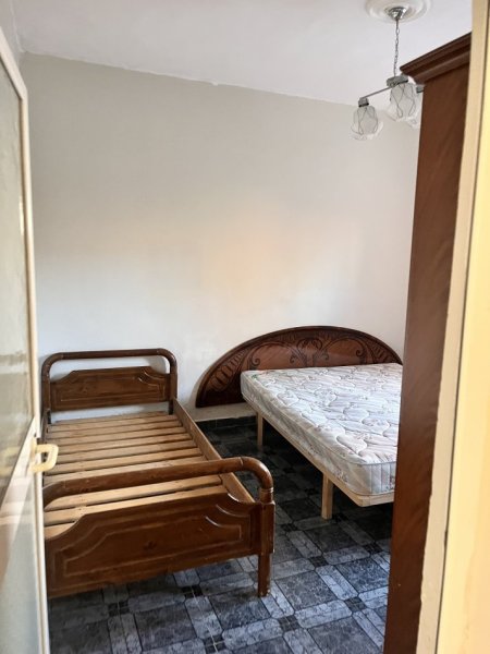 Tirane, jepet me qera apartament 4+1+Ballkon Kati 0, 450 € (Perballe policise ushtarake)