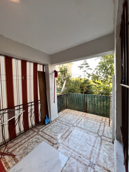 Tirane, jepet me qera apartament 4+1+Ballkon Kati 0, 450 € (Perballe policise ushtarake)