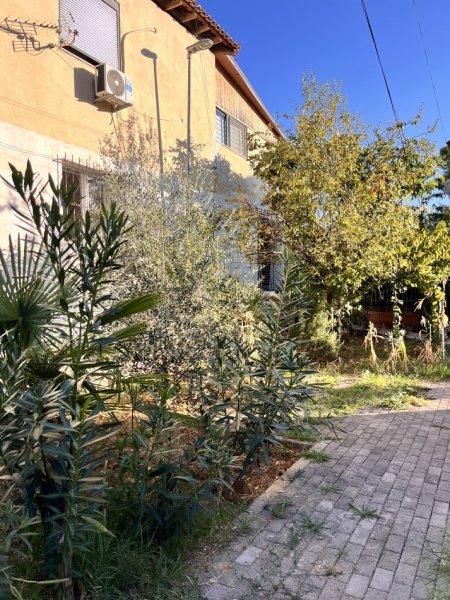 Tirane, jepet me qera apartament 4+1+Ballkon Kati 0, 450 € (Perballe policise ushtarake)