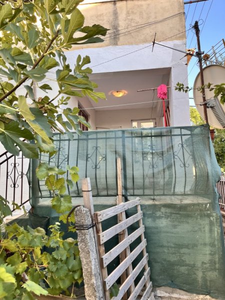 Tirane, jepet me qera apartament 4+1+Ballkon Kati 0, 450 € (Perballe policise ushtarake)