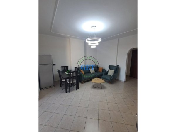 Durres, jepet me qera apartament 1+1 Kati 4, 70 m² 400 € (Gjykata)