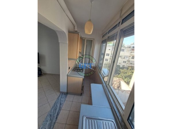 Durres, jepet me qera apartament 1+1 Kati 4, 70 m² 400 € (Gjykata)