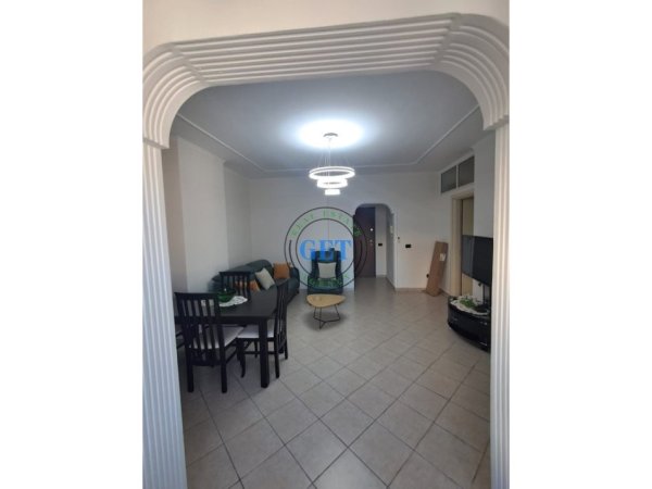 Durres, jepet me qera apartament 1+1 Kati 4, 70 m² 400 € (Gjykata)