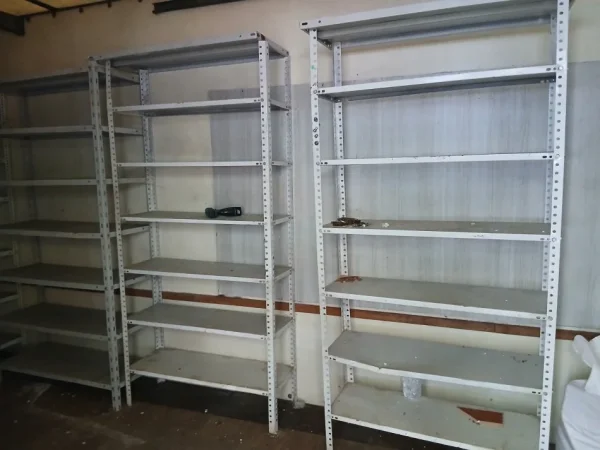 Tirane, Shes Rafte metalik 3.500 lekë copa(çmimi diskutushem nga afër).