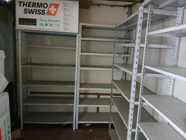 Tirane, Shes Rafte metalik 3.500 lekë copa(çmimi diskutushem nga afër).