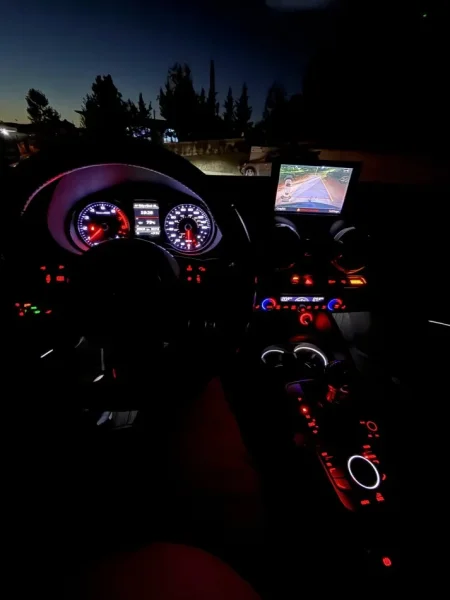 Tirane, shitet makine Audi Benzin, e zeze automatik Klima 185.000 km 9.500 €