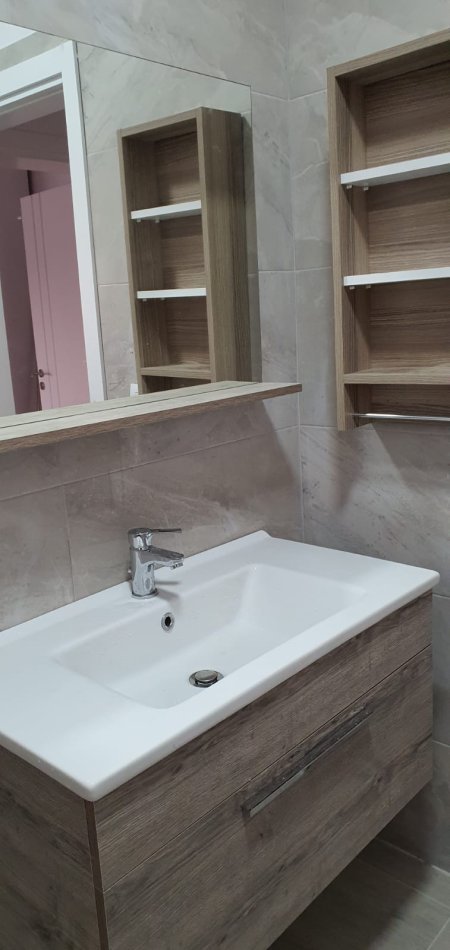 Tirane, jepet me qera apartament 2+1+Ballkon Kati 3, 450 €