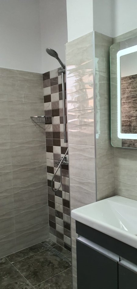 Tirane, jepet me qera apartament 2+1+Ballkon Kati 3, 450 €