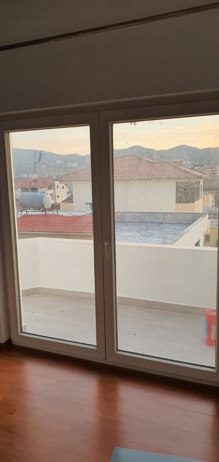 Tirane, jepet me qera apartament 2+1+Ballkon Kati 3, 450 €