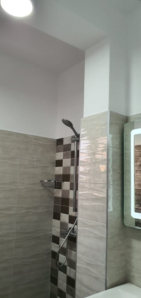 Tirane, jepet me qera apartament 2+1+Ballkon Kati 3, 450 €