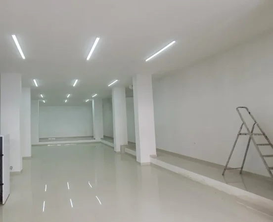 Tirane, shitet dyqan Kati 0, 148 m² 309.000 € (Hamdi Sulcebe)