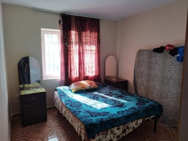 Tirane, shitet apartament 1+1 Kati 1, 52 m²