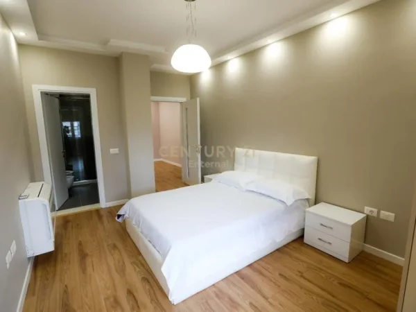 Tirane, jepet me qera apartament 2+1+Aneks+Ballkon Kati 5, 118 m² 1.200 € (Toptani)