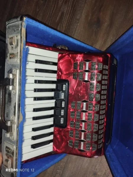 Tirane, shes Firzamonike 260 €