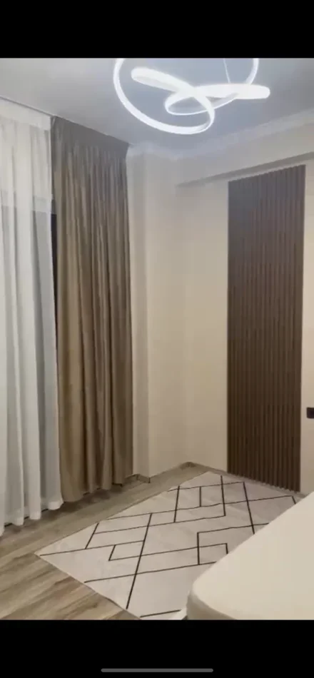 Tirane, jepet me qera apartament 2+1+Ballkon Kati 5, 700 € 