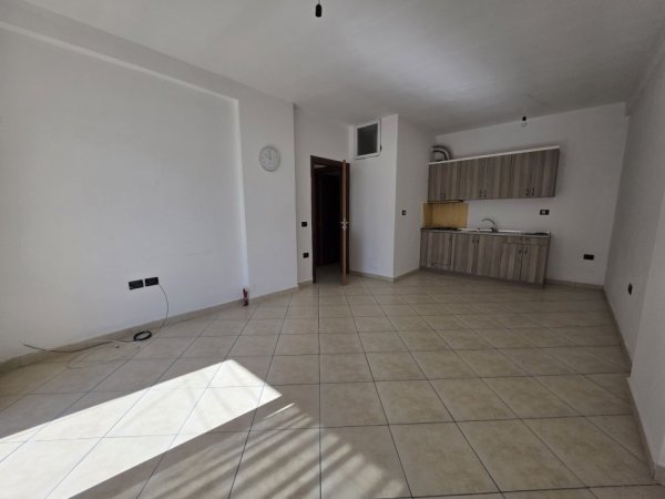 Tirane, shitet apartament 1+1 Kati 7, 95.000 € 
