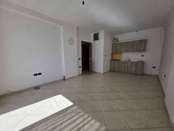 Tirane, shitet apartament 1+1 Kati 7, 95.000 € 