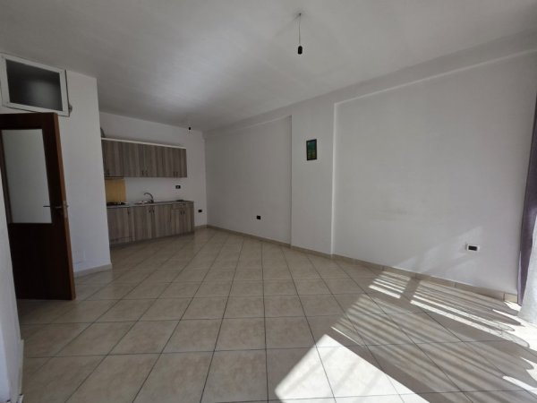 Tirane, shitet apartament 1+1 Kati 7, 95.000 € 